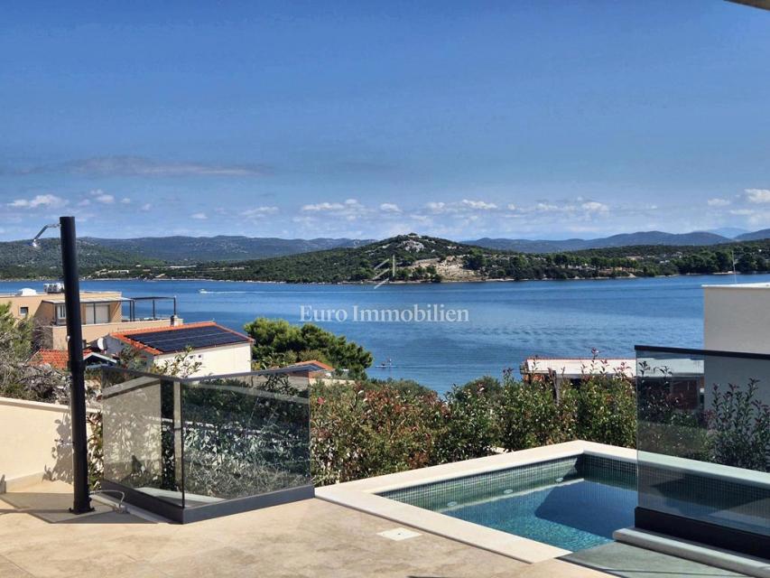 Villa familiare con piscina, nuova costruzione Betina