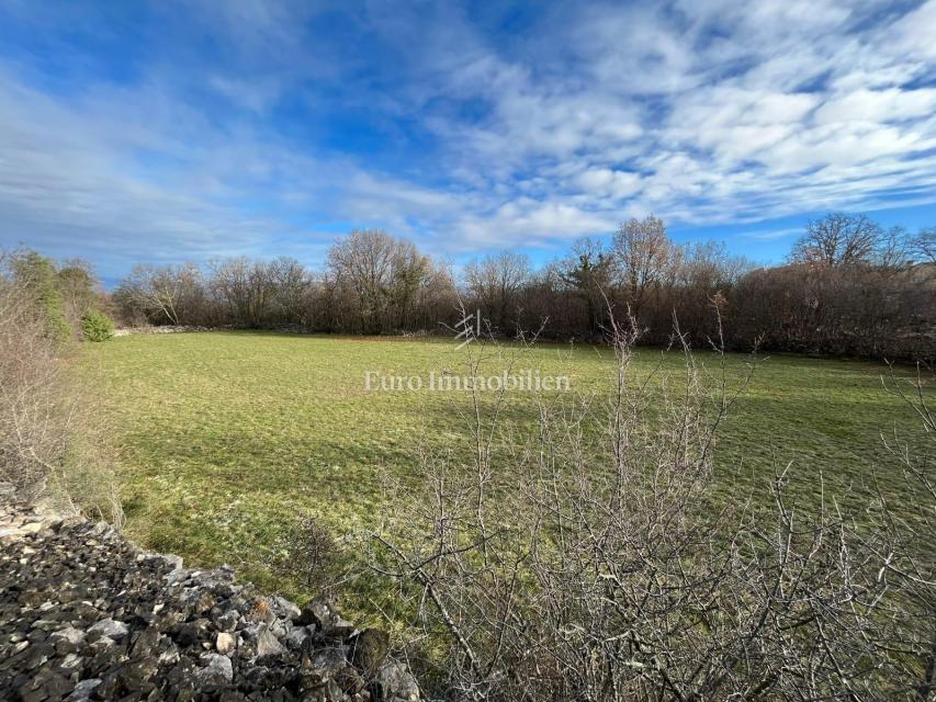 Terreno edificabile con progetto concettuale vicino a Dobrinj sull'isola di Krk
