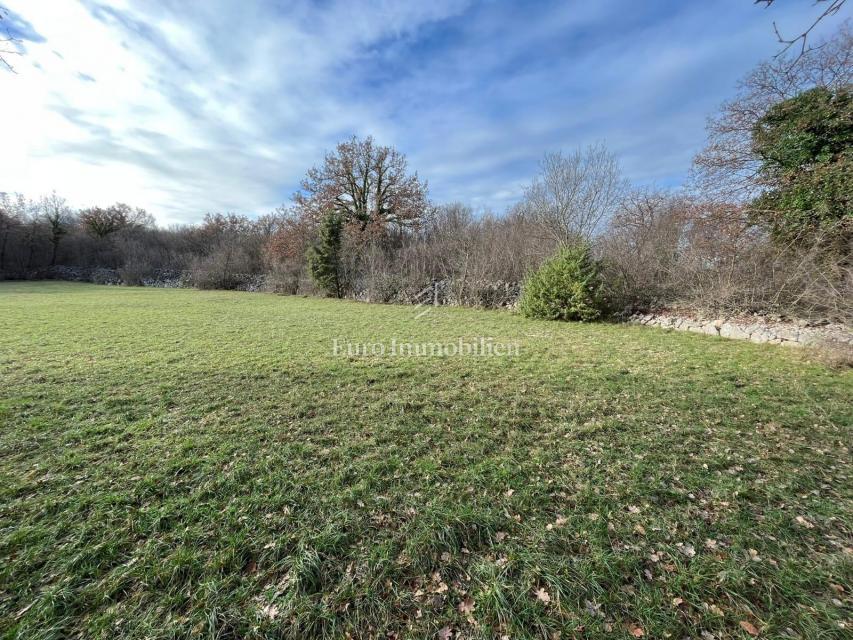 Terreno edificabile con progetto concettuale vicino a Dobrinj sull'isola di Krk