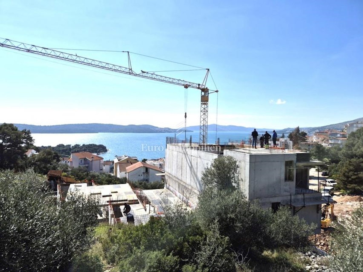 Apartments under construction with a shared pool and beautiful sea views!