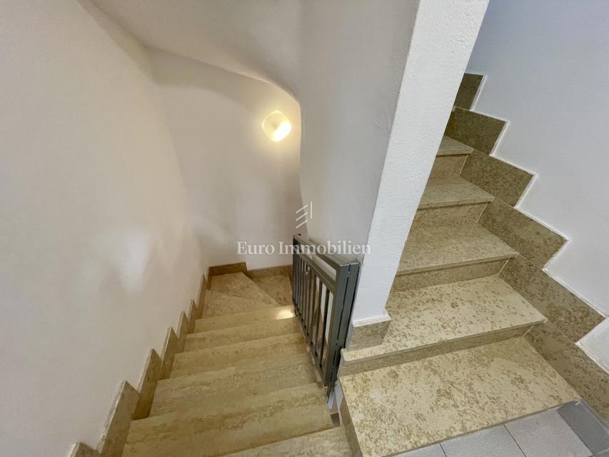 Isola di Krk, Omišalj - casa con 5 appartamenti