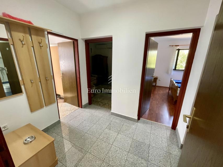 Isola di Krk, Omišalj - casa con 5 appartamenti
