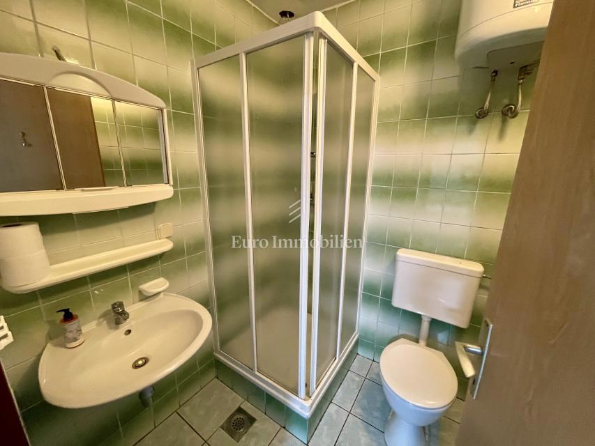 Isola di Krk, Omišalj - casa con 5 appartamenti
