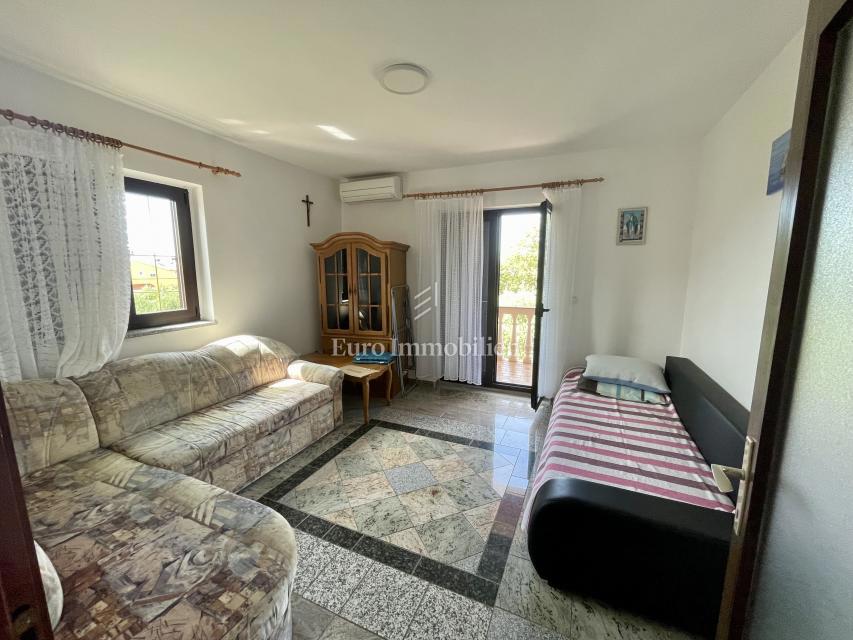 Isola di Krk, Omišalj - casa con 5 appartamenti