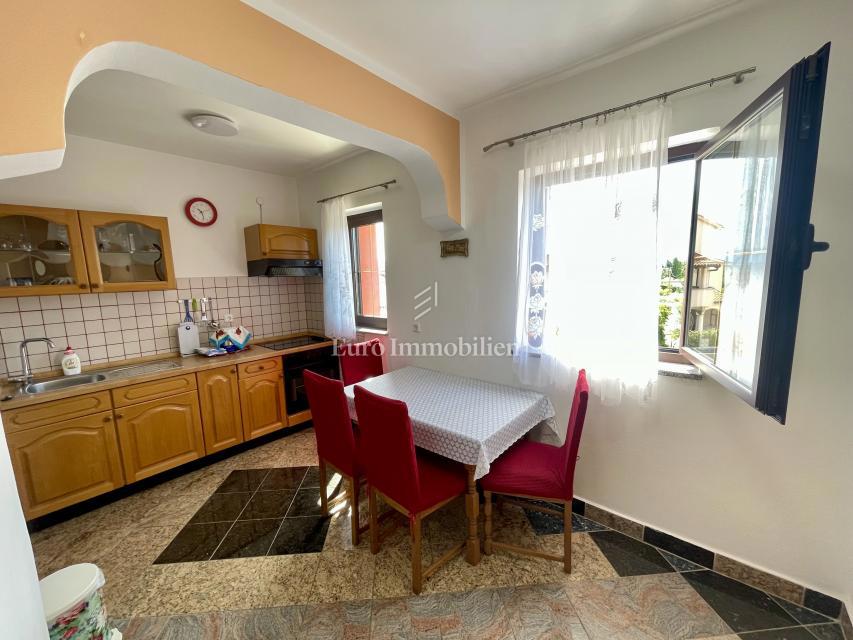 Isola di Krk, Omišalj - casa con 5 appartamenti