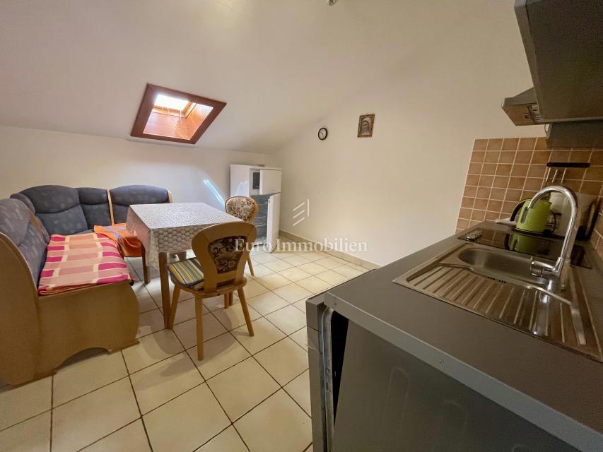 Isola di Krk, Omišalj - casa con 5 appartamenti