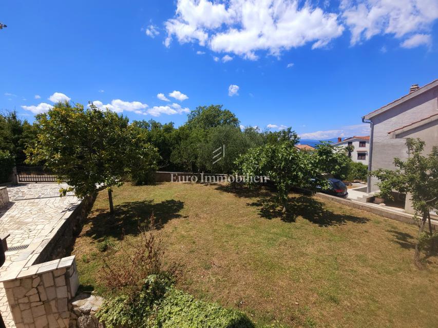 Malinska - casa spaziosa con tre appartamenti