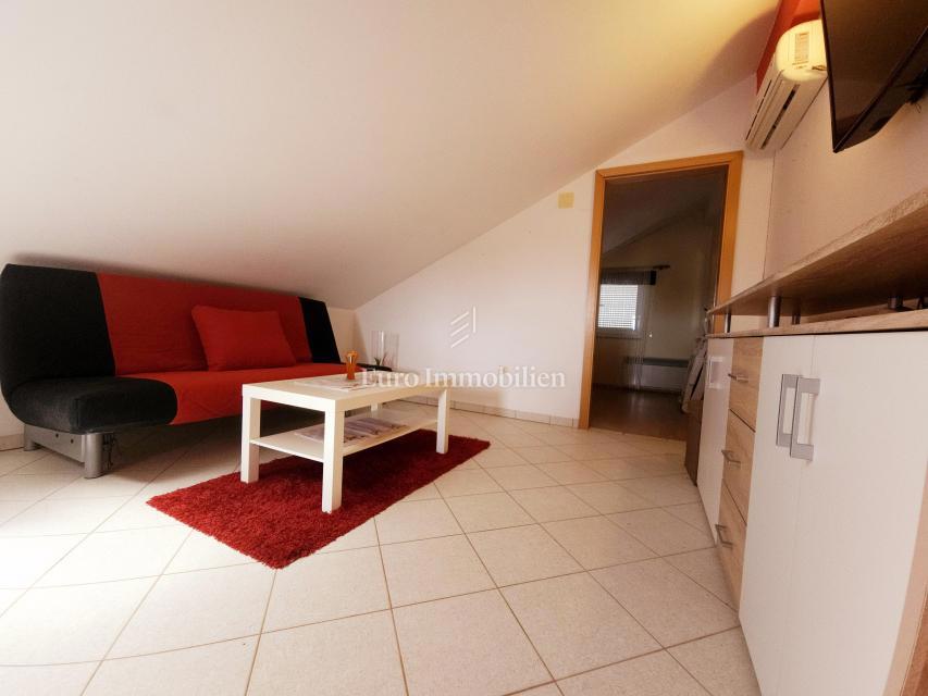 Malinska - casa spaziosa con tre appartamenti