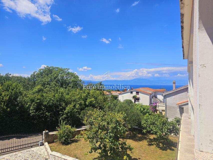 Malinska - casa spaziosa con tre appartamenti