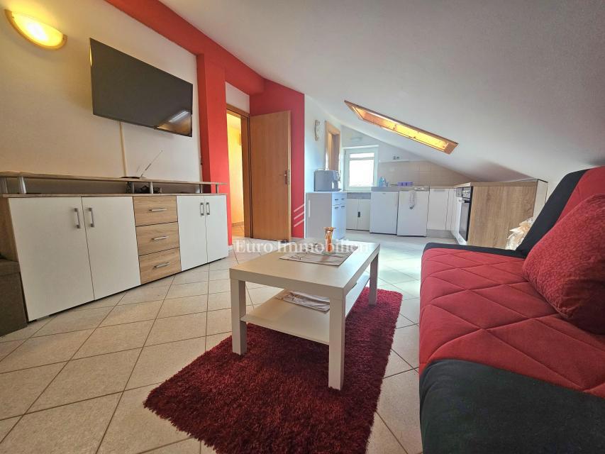 Malinska - casa spaziosa con tre appartamenti