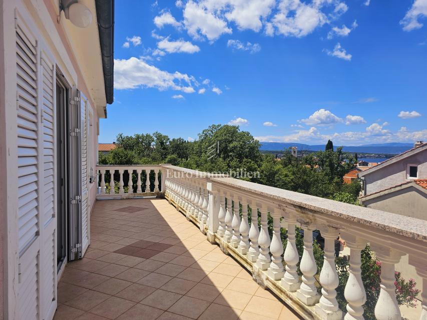 Malinska - casa spaziosa con tre appartamenti