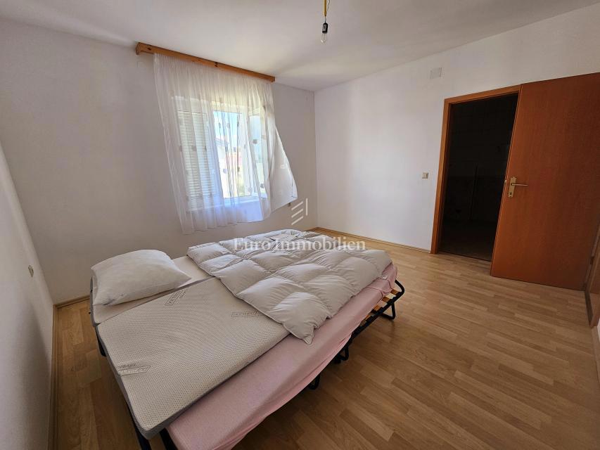 Malinska - casa spaziosa con tre appartamenti