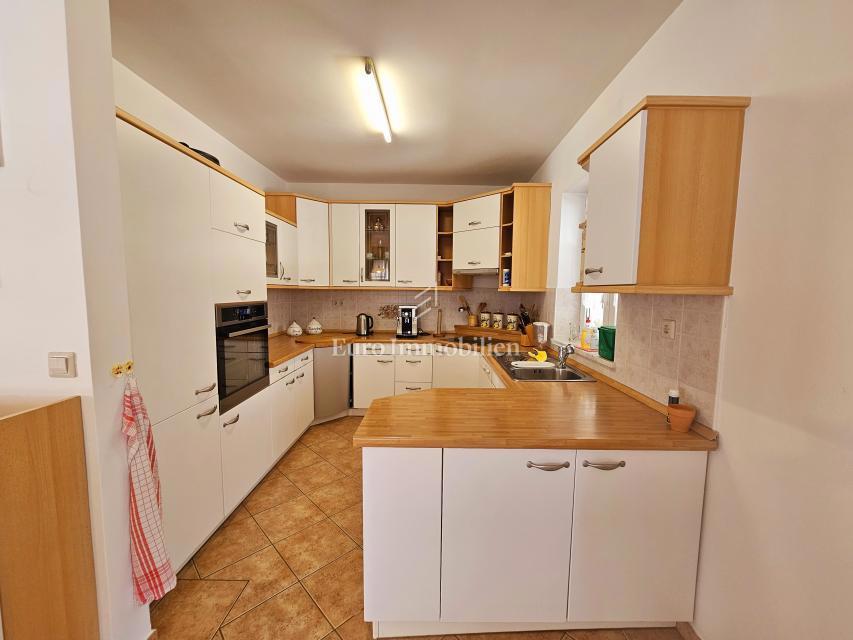 Malinska - casa spaziosa con tre appartamenti