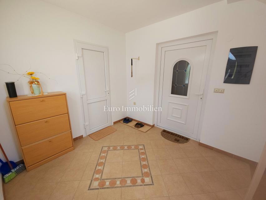 Malinska - casa spaziosa con tre appartamenti