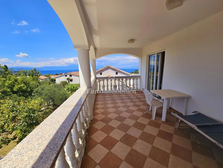 Malinska - casa spaziosa con tre appartamenti