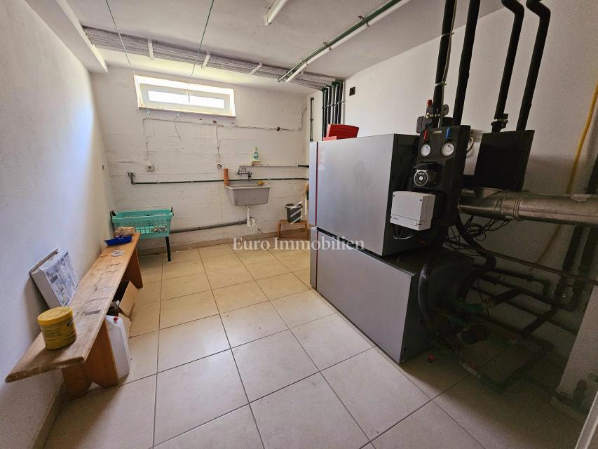 Malinska - casa spaziosa con tre appartamenti