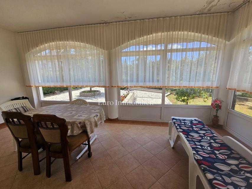 Malinska - casa spaziosa con tre appartamenti