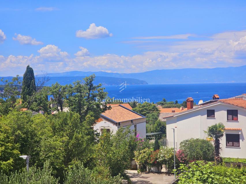 Malinska - casa spaziosa con tre appartamenti