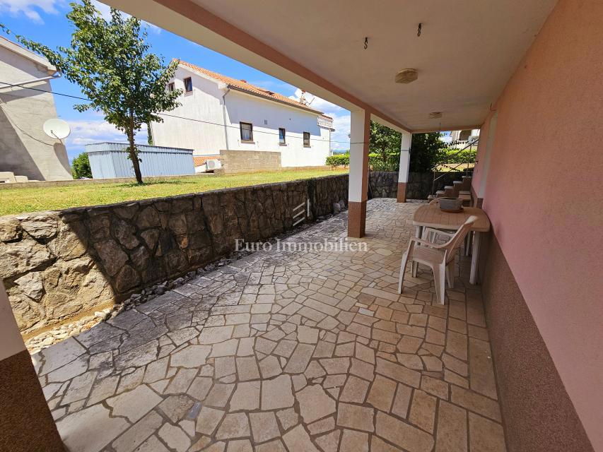 Malinska - casa spaziosa con tre appartamenti