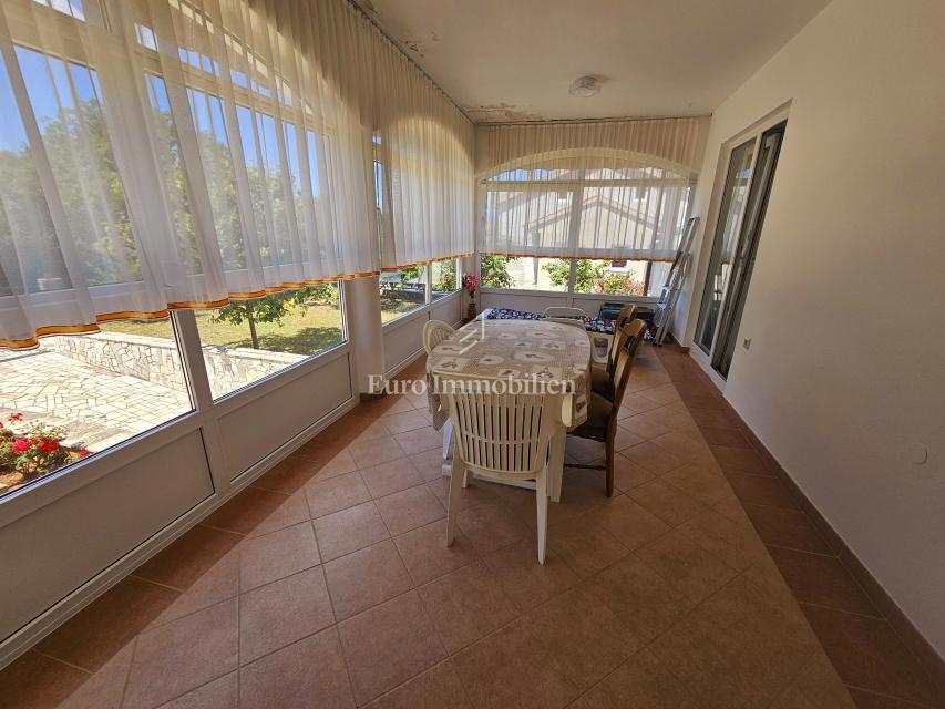 Malinska - casa spaziosa con tre appartamenti