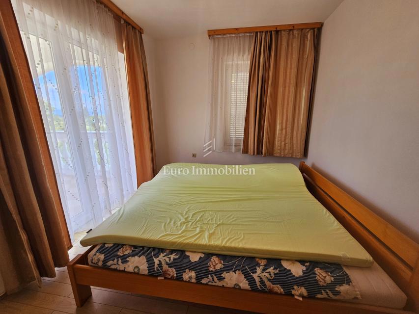 Malinska - casa spaziosa con tre appartamenti