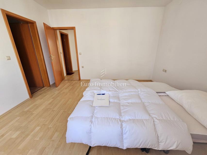 Malinska - casa spaziosa con tre appartamenti