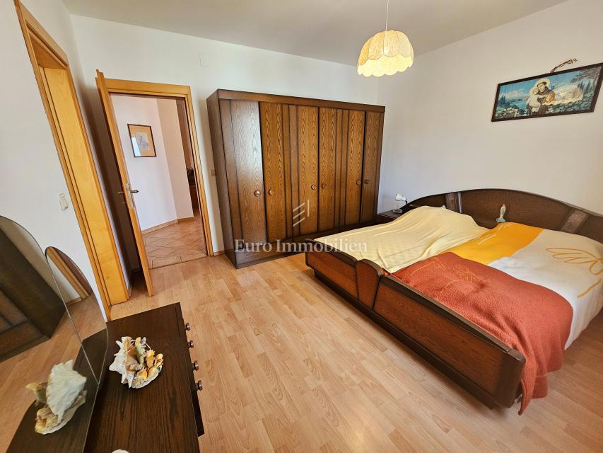 Malinska - casa spaziosa con tre appartamenti