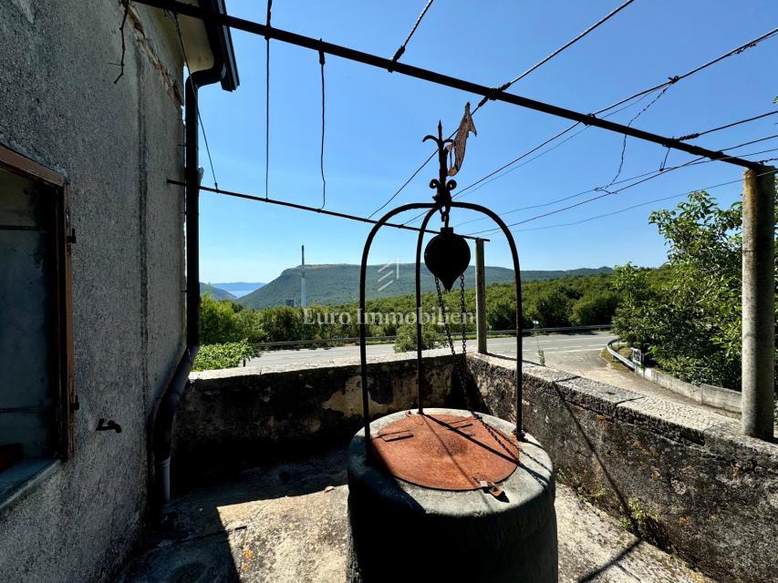 Casa indipendente in pietra in fase di ristrutturazione