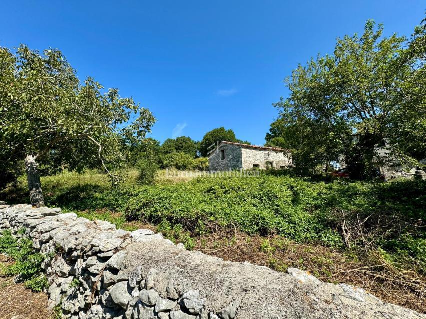 Casa indipendente in pietra in fase di ristrutturazione