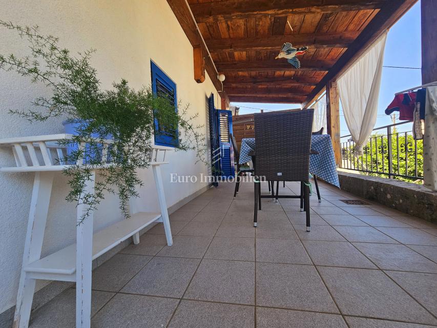 Due case con un bel giardino e piscina!