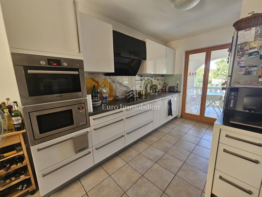 Due case con un bel giardino e piscina!