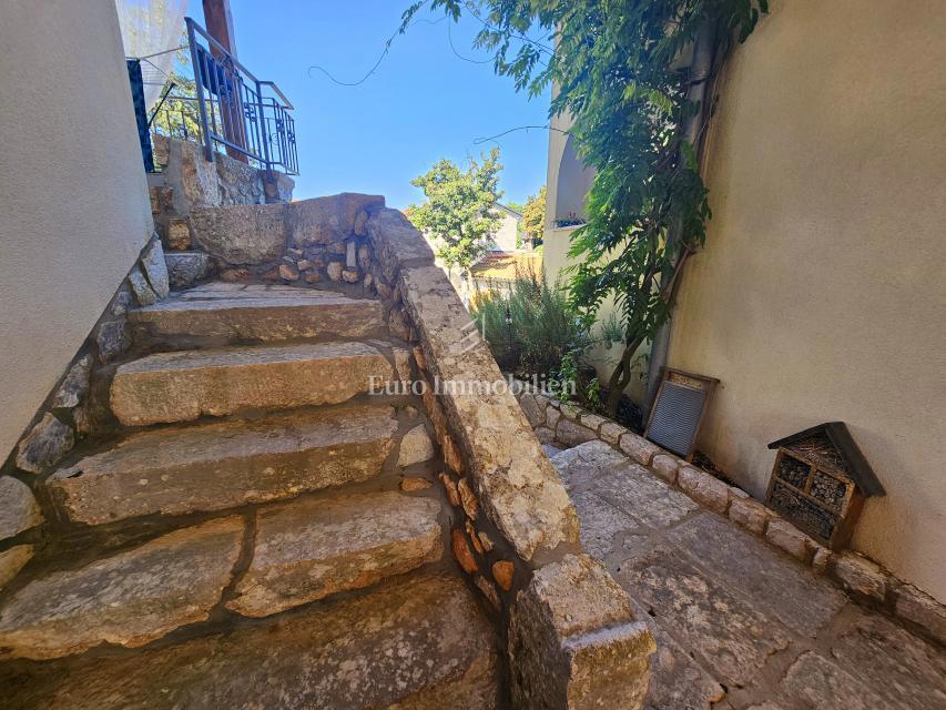 Due case con un bel giardino e piscina!