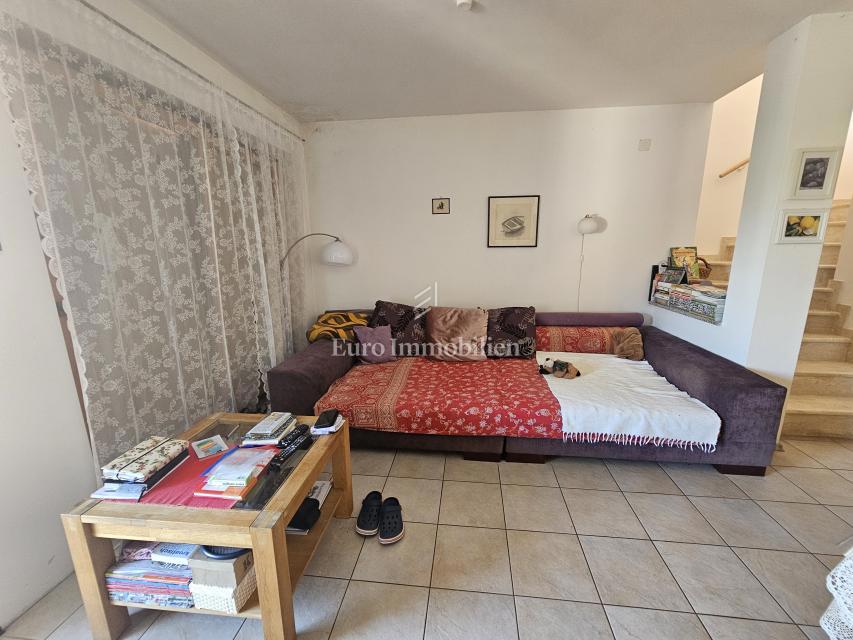 Due case con un bel giardino e piscina!