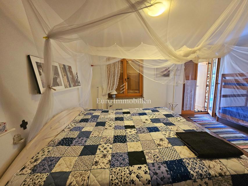 Due case con un bel giardino e piscina!