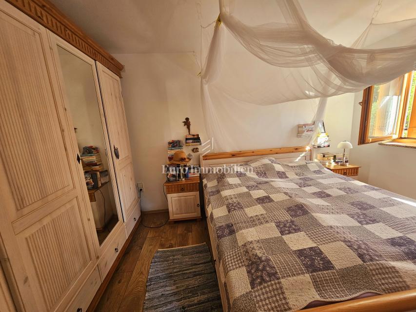 Due case con un bel giardino e piscina!