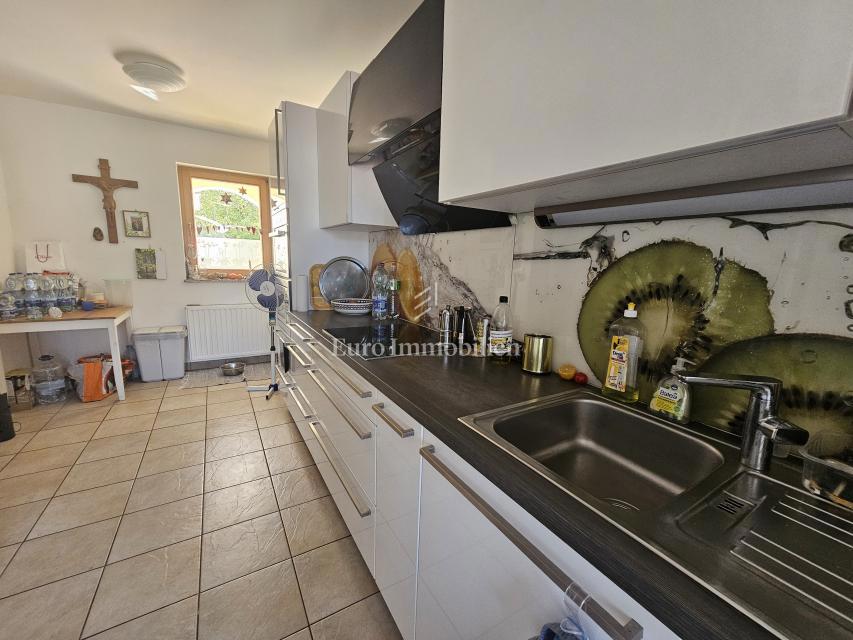 Due case con un bel giardino e piscina!