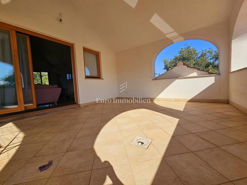 Due case con un bel giardino e piscina!