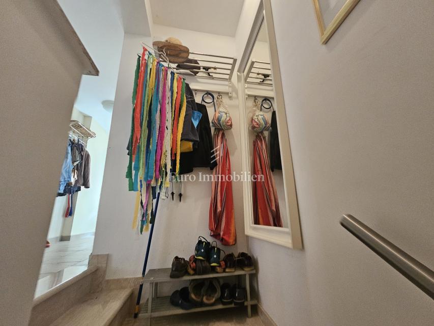 Due case con un bel giardino e piscina!