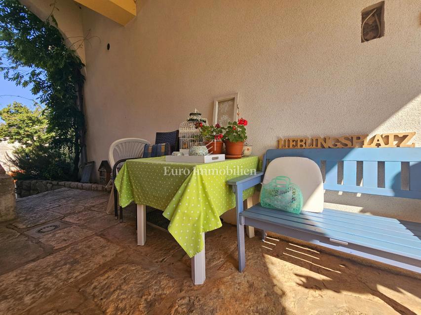 Due case con un bel giardino e piscina!