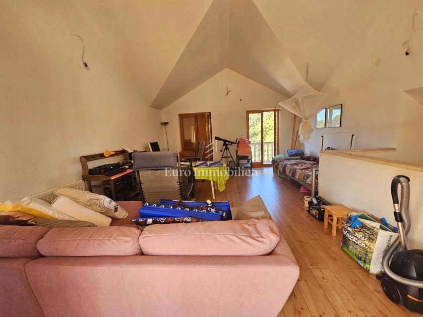 Due case con un bel giardino e piscina!