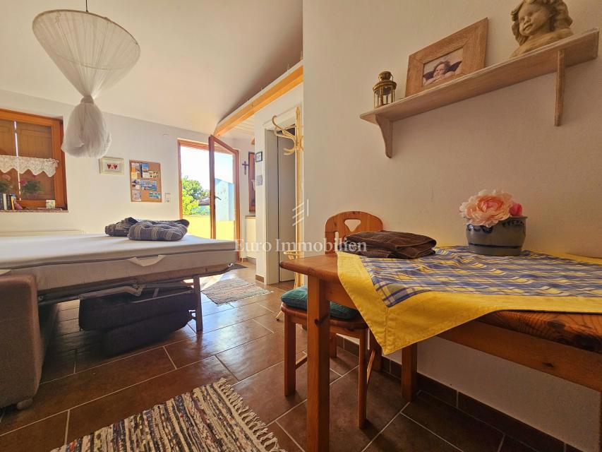 Due case con un bel giardino e piscina!