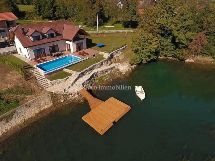 Villa sul lago vicino a Ogulin