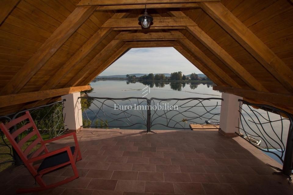 Villa sul lago vicino a Ogulin