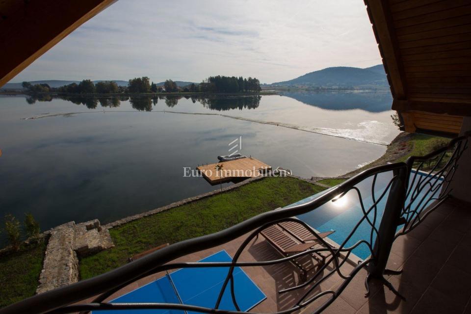 Villa sul lago vicino a Ogulin