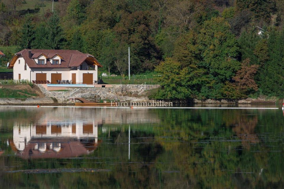 Villa sul lago vicino a Ogulin