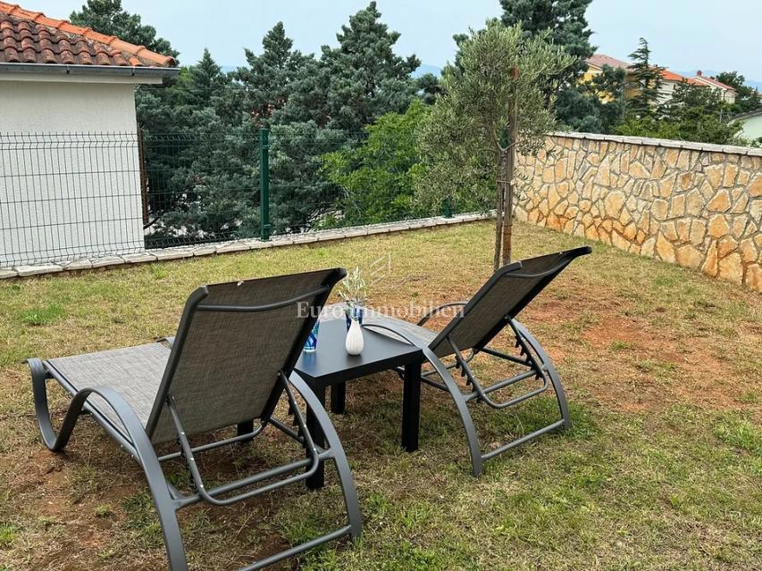 Due appartamenti al piano terra con giardino Omišalj