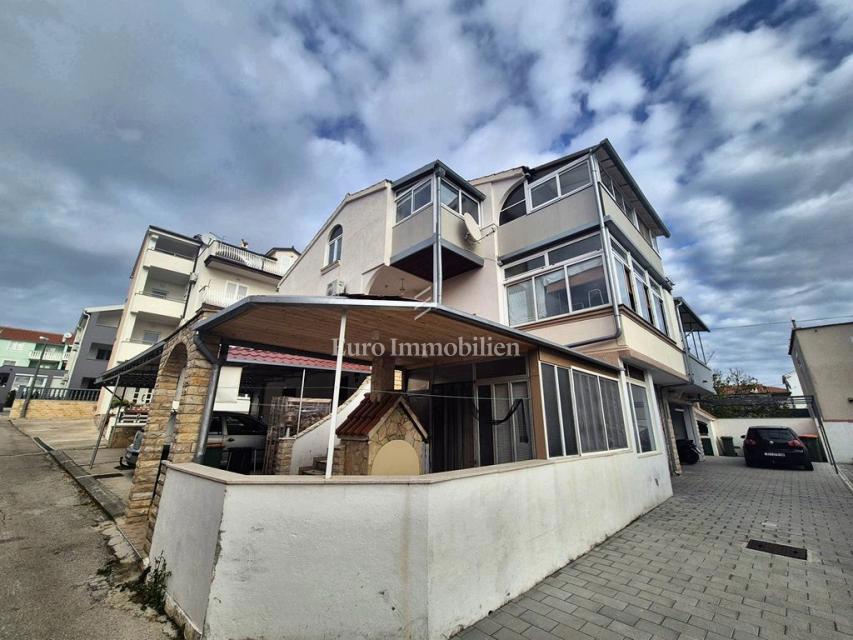 Vodice - casa con 3 appartamenti