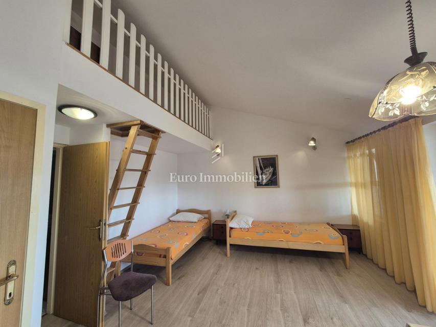 Vodice - casa con 3 appartamenti