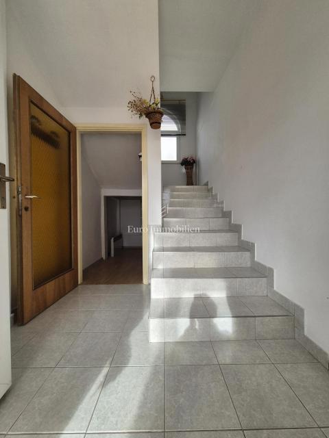 Vodice - casa con 3 appartamenti