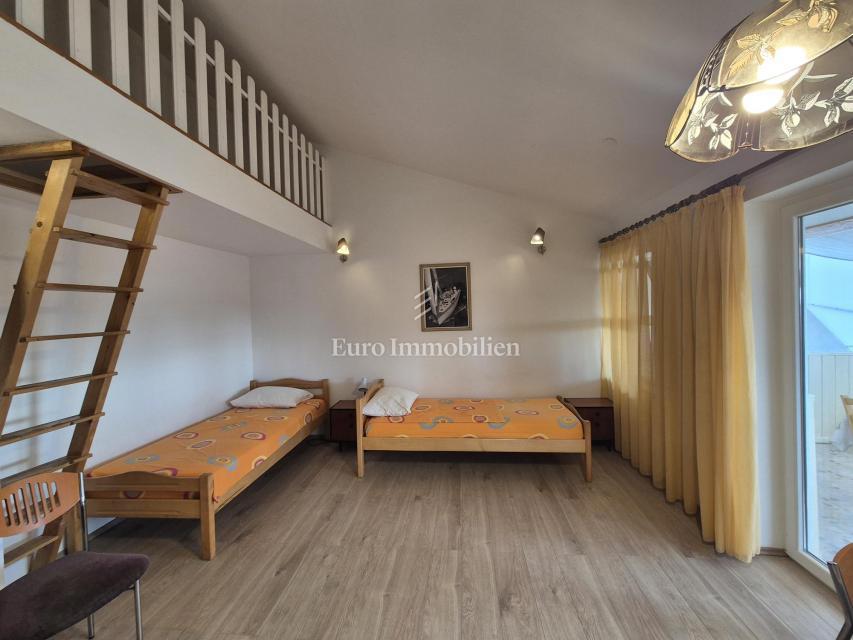 Vodice - casa con 3 appartamenti